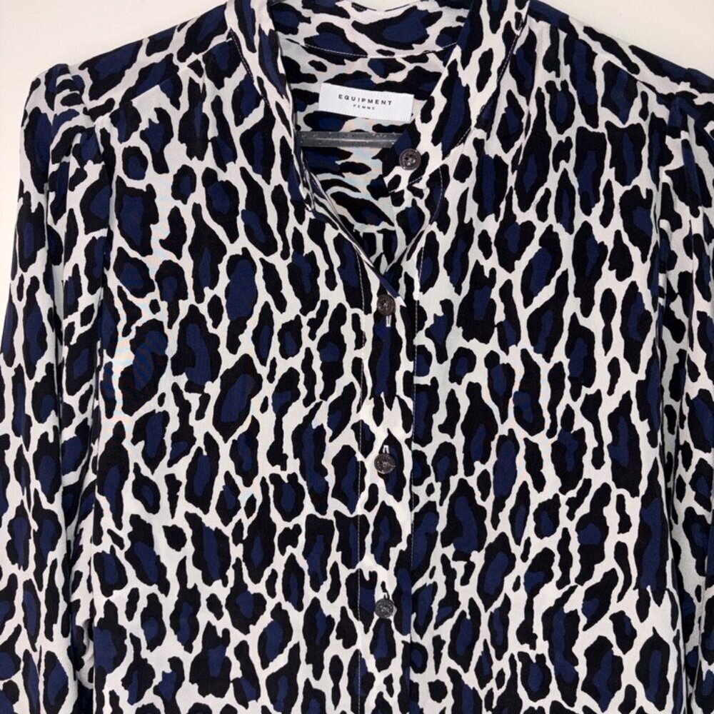 Equipment Collarless Oversize Cuff Silk Shanton Shirt Navy Blouse Size Small - Picture 11 of 13